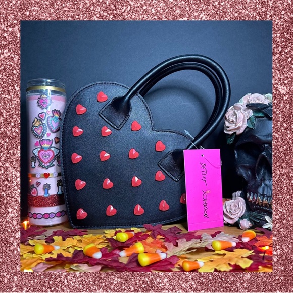 Betsey Johnson heart shaped bag❤️ - Picture 1 of 10